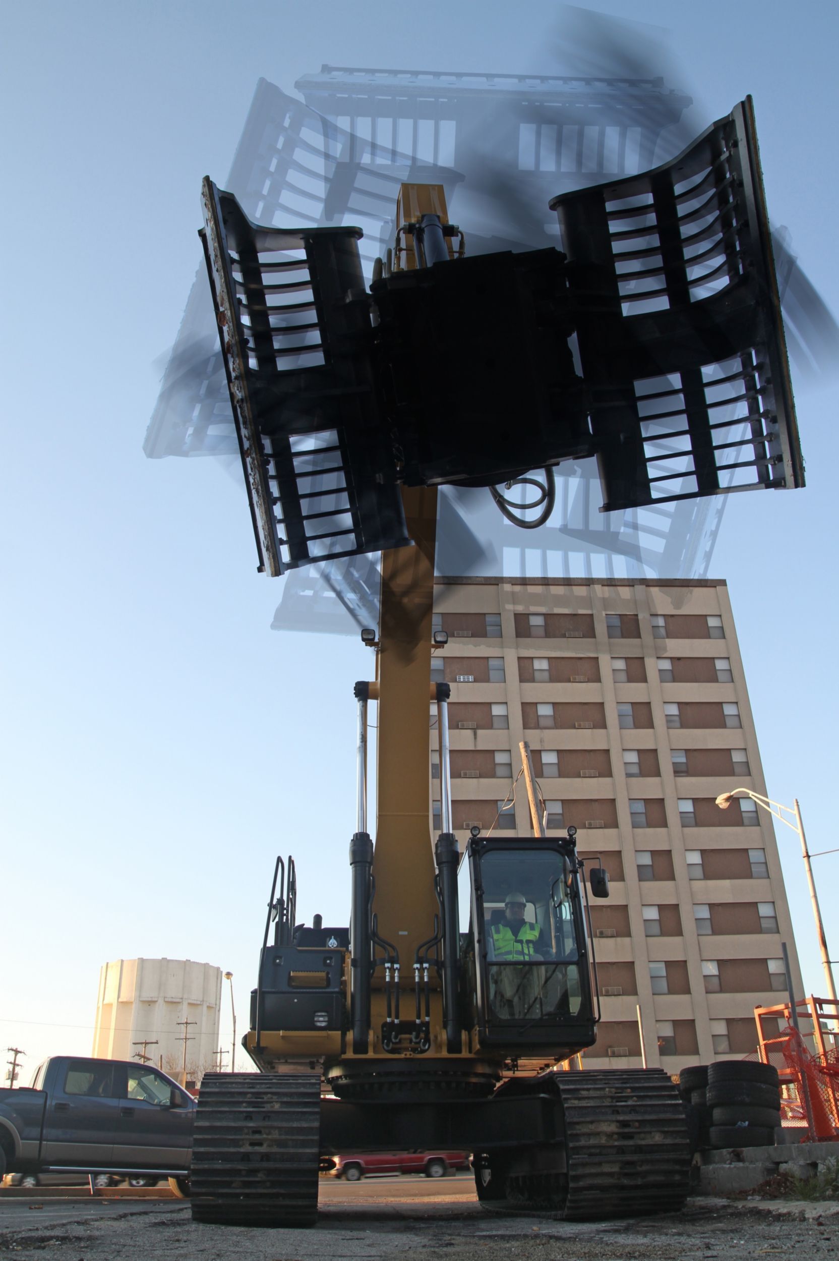 G324 Demolition & Sorting Grapple: 587-8977 - Image 3